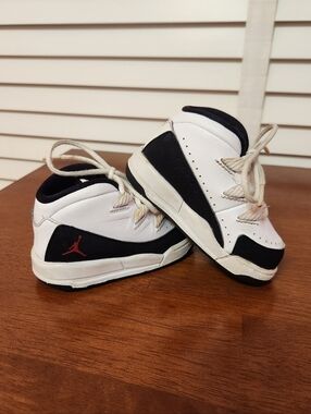 Baby Boy Size 4 Nike Air Jordan Deluxe Shoes